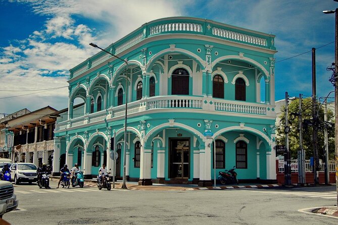 Phuket: Old Town Morning Street Art Walking Tour with Lunch - Key points to know before you book