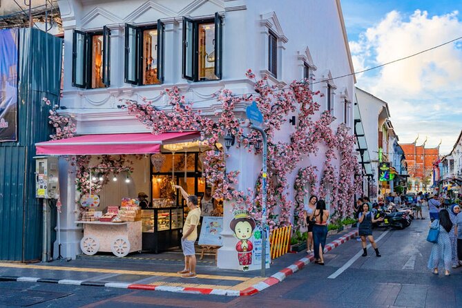 Phuket: Old Town Morning Street Art Walking Tour with Lunch - A quiet beginning at the Shrine of the Serene Light
