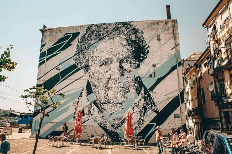 Porto Tour: Street Art & Architecture Experience 3h - What the Guides Add to the Experience