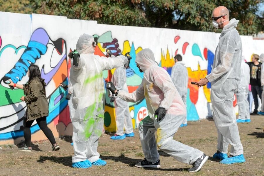 Prague Graffiti Workshop For Groups & Team-Building Groups - Creating one shared mural as a group