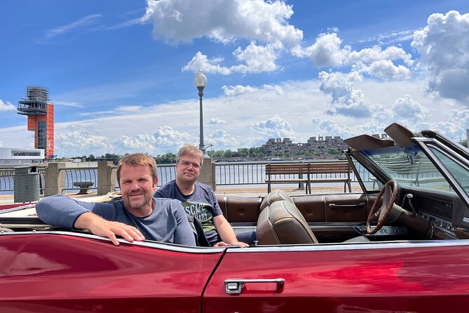 PRIVATE 2-Hour tour of Montréal in Convertible Cadillac + Murals - Chinatown’s compact market streets