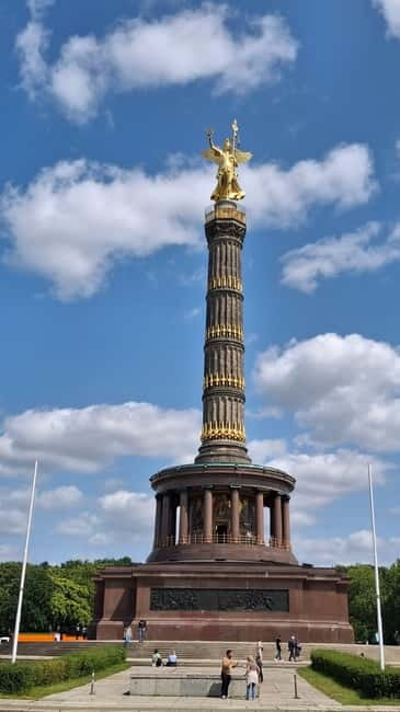 Private Alternative Berlin Tour -Murals, Graffiti and Squats - Friedrichshain-Kreuzberg and Oberbaumbrücke
