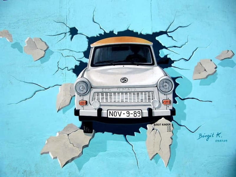 Private Alternative Berlin Tour -Murals, Graffiti and Squats - What the guide adds to the experience