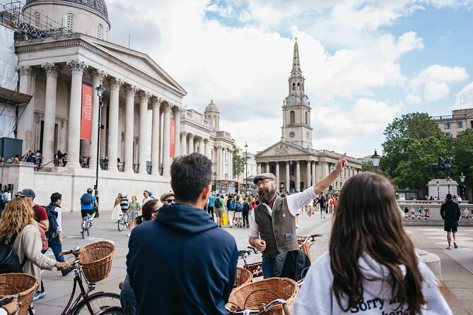 Private Royal London Bike Tour with pub & street art - St James’s Park and the royal route