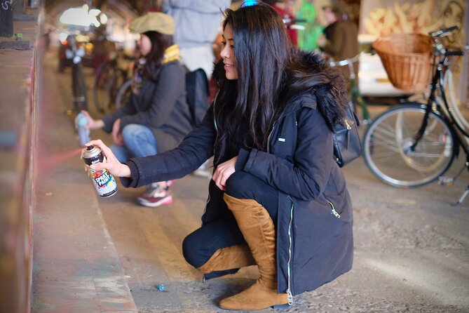 Private Royal London Bike Tour with pub & street art - Banksy Tunnel and your own spray-painted mark