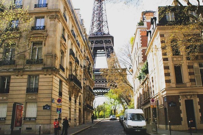 Private Street Art Tour in Paris with Local Expert - Rue Saint-Maur: art that changes every fortnight