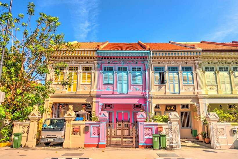 Private Street Art Tour in Singapore - The three-hour route: walking, photographs, and city context