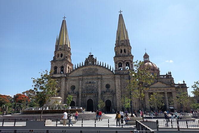 Private Walking Tour Guadalajara History and Murals with Guide - Tasting Guadalajara at Mercado Libertad