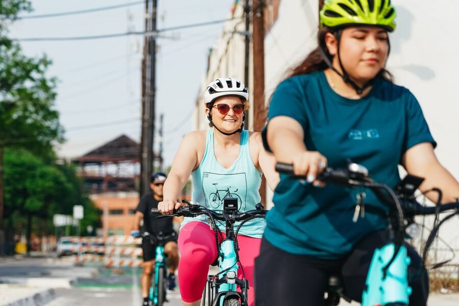 San Antonio: Murals & Hidden Gems E-Bike Tour - What the Guide Adds to the Experience