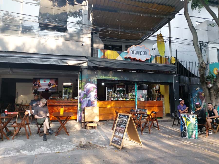 São Paulo: Bar and Street Art Crawl with Local Guide - Local bars, Brazilian drinks, and a final snack