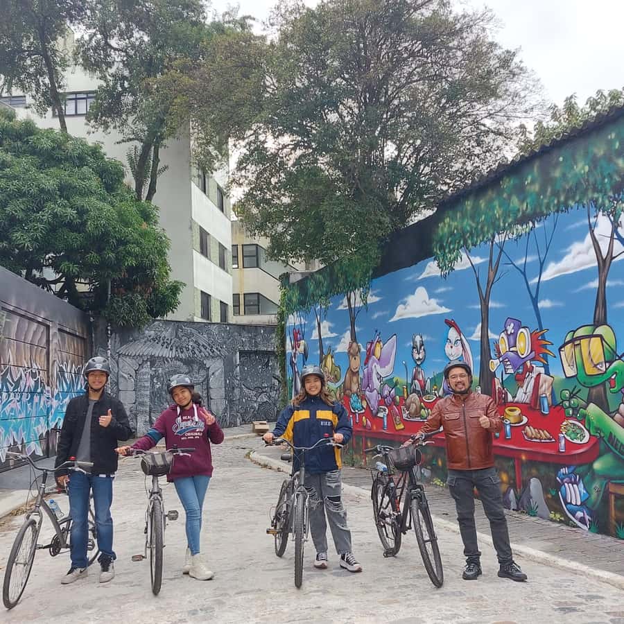 São Paulo: Street Art Bike Tour - Casa das Rosas and the garden beside it