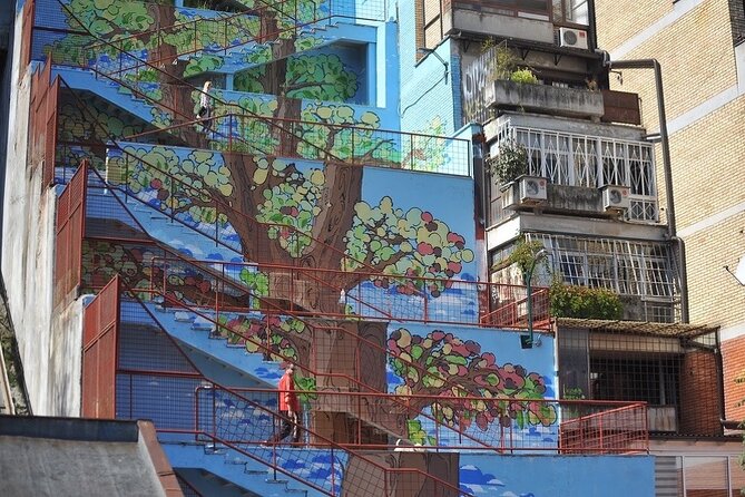 SARAJEVO STREET ART TOUR (art, history & mystery) - sARTajevo! - The guides are the main part of the experience