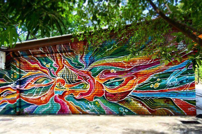 Singapore Street Art Hunting in Kampong Glam: Self-Guided Tour - From Bugis malls to Kampong Glam’s art lanes