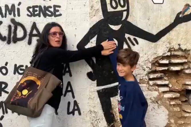 Small-Group Graffiti Tour and Workshop in El Carmen - Following the Art Through El Carmen
