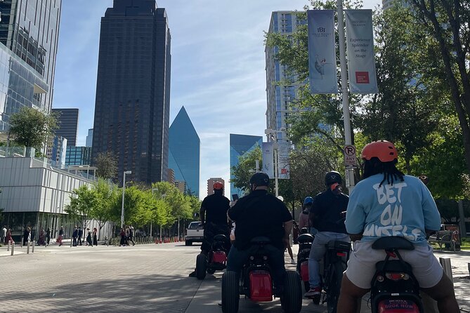 Smart Tour: Dallas Mural E-Bike Tour - Stop 1: The Ellumphants mural at 3601 Main Street