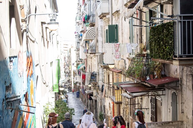 Spanish Quarter of Neaples StreetArt & Traditions, with coffee and babà - Walking the alleys of the Spanish Quarter