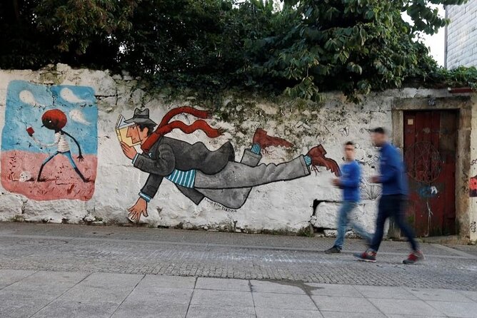 Street Art and Architecture:Porto Speaks Through Its Streets - Weather, route changes, and the service warning