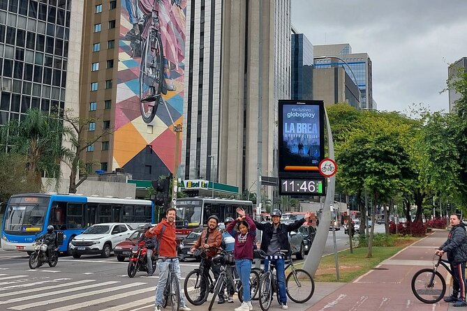 Street Art and Park Bike Tour - Paulista Avenue and Casa das Rosas