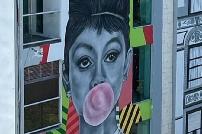 Street Art & Cemetery Cultural Tour - half day - Key points at a glance