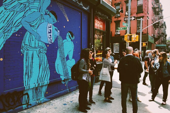 Street art tour at Soho - The Wall at 599 Broadway and the scale of minimalist art