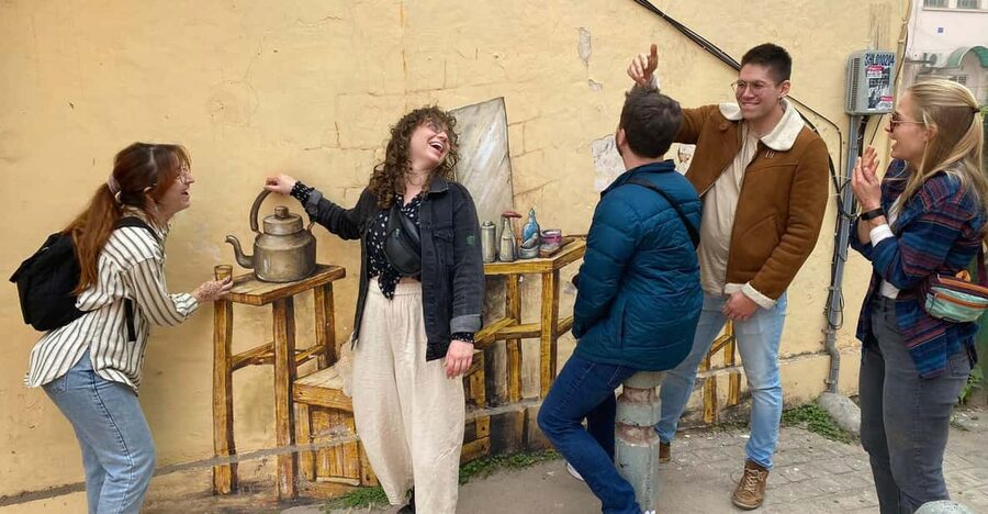 Street Art Walk with Chai & Snack - Photos, Hindi, and practical Delhi advice