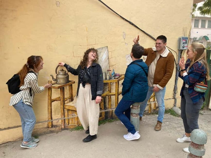 Street Art Walk with Chai & Snack - Starting at Gupt Dwar