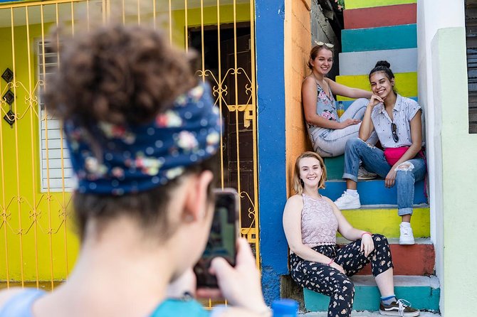Street art walking tour in Santiago (art walk) - Taking pictures without rushing