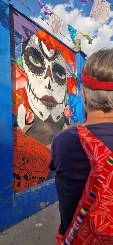 Street Art with an artist - The benefit of seeing murals with an artist