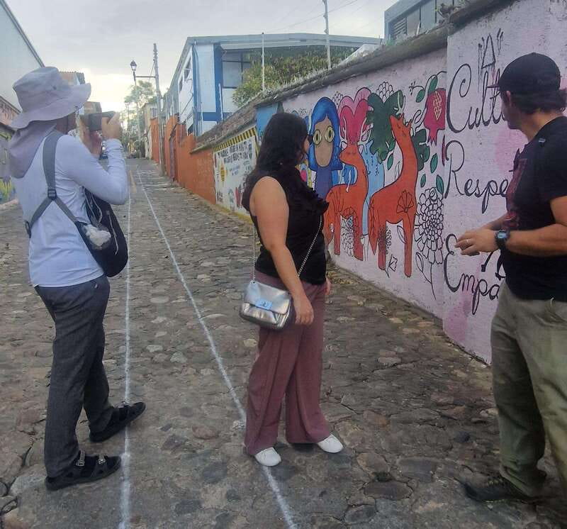 Street Art with an artist - Photo stops that feel more personal
