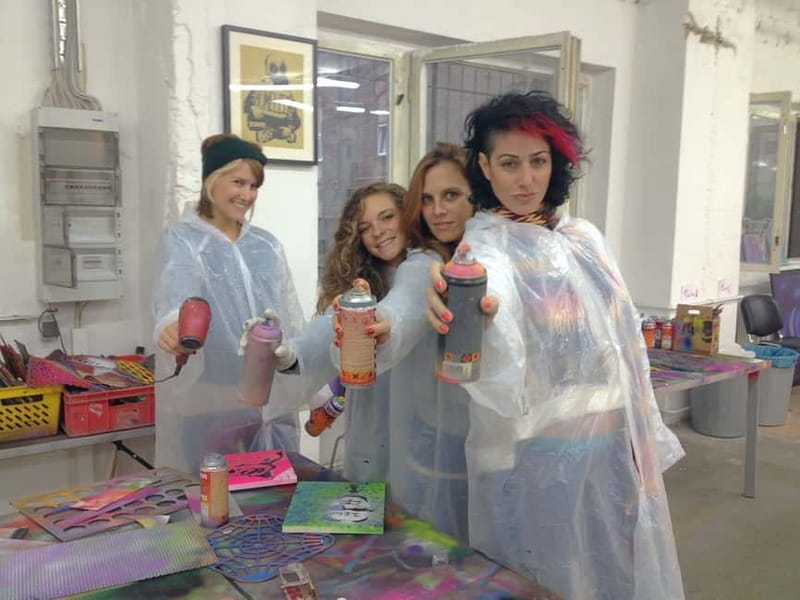 Street Art Workshop & Tour - Private Group - Moving from observation to spray cans
