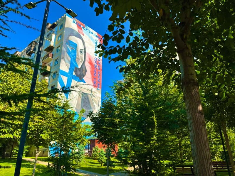 Tbilisi: 100+ Graffiti & Murals, Street Art Guided Tour - Why Tbilisi works so well for street art
