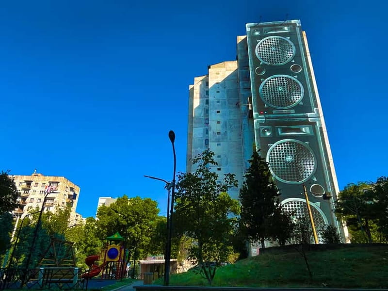Tbilisi: Soviet Suburbs and Murals Exhibition Guided Tour - What the Guide Adds to the Murals