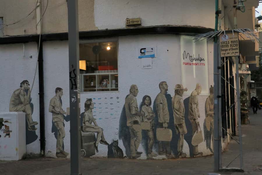 Tel Aviv: Florentin Saturday Walking Tour - What the Saturday timing adds