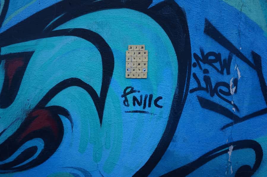 Tel Aviv: Street Art and Graffiti Tour - HaMesila Park: Art along a public corridor