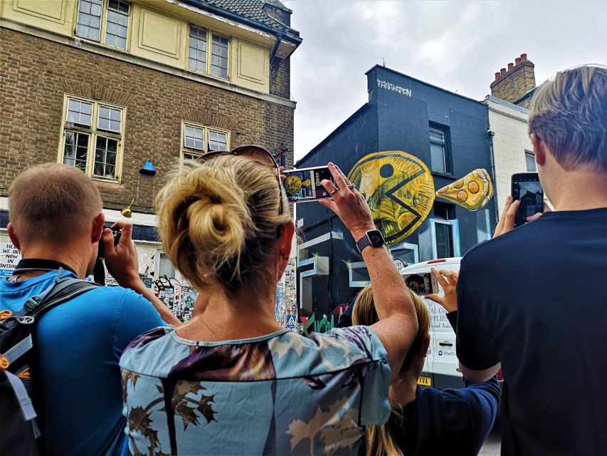 The Original London Street Art Tour (French) - Starting beside Old Spitalfields Market