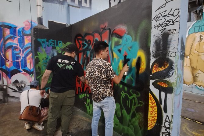 Tour Evolution of Muralism paints your Grafiti - Riding the Metro and bus between art stops