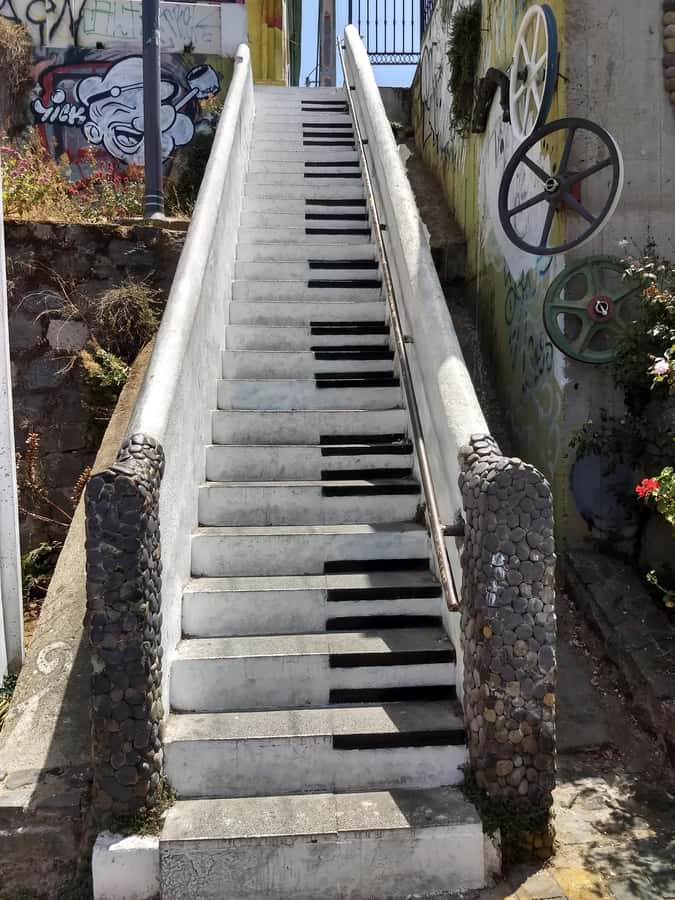 Valparaiso: Street Art, Funiculars and Port City Tour - Starting at the port and meeting old Valparaíso