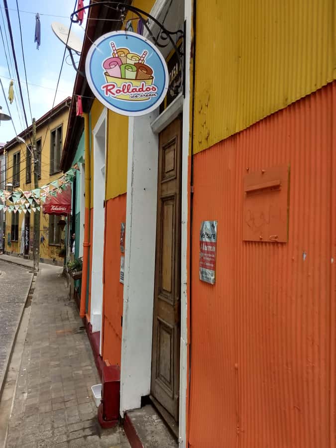 Valparaiso: Street Art, Funiculars and Port City Tour - Pasaje Gálvez and the meaning behind the murals