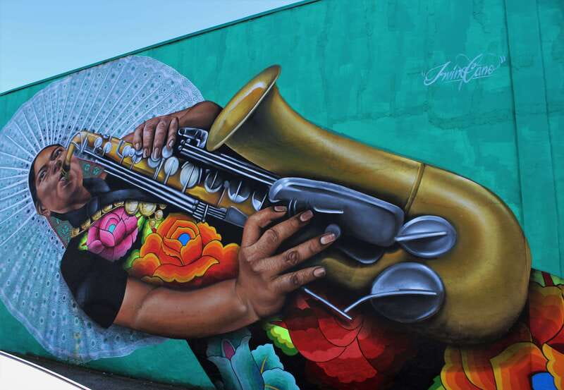 Vancouver: Street Art & Craft Beer Walking Tour with Tasting - Walking comfort and weather planning