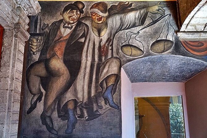 Walking Tour - Impressive murals in Historical Center of Mexico City - What happens when the route changes