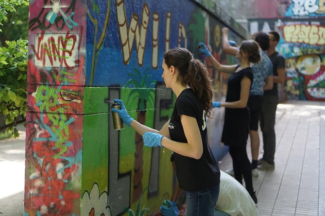Workshop Graffiti Mural - Learning spray-paint control from the artists