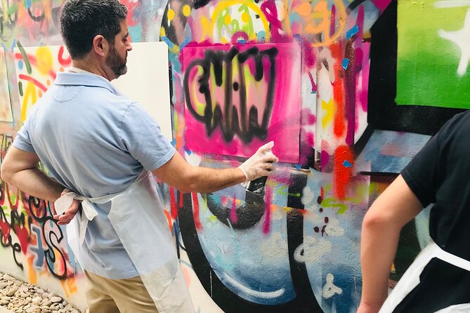 Wynwood Graffiti Experience - Creating your own canvas piece